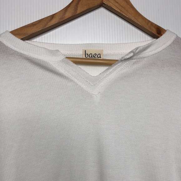 Baea White Waffle Knit Thermal Tiered Bell Sleeved V Neck Top Medium NEW - Picture 6 of 7